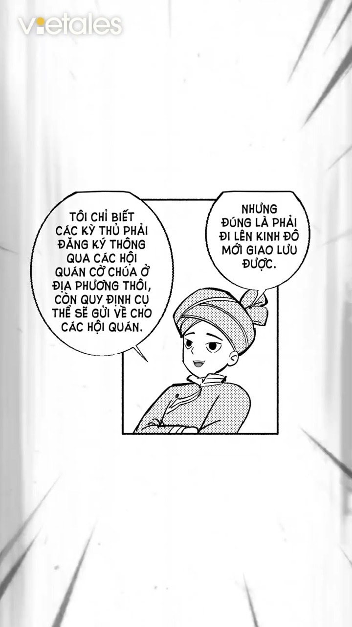 Cậu bé đội khăn xếp bàn chuyện đăng ký giải đấu trong một khung truyện trắng đen